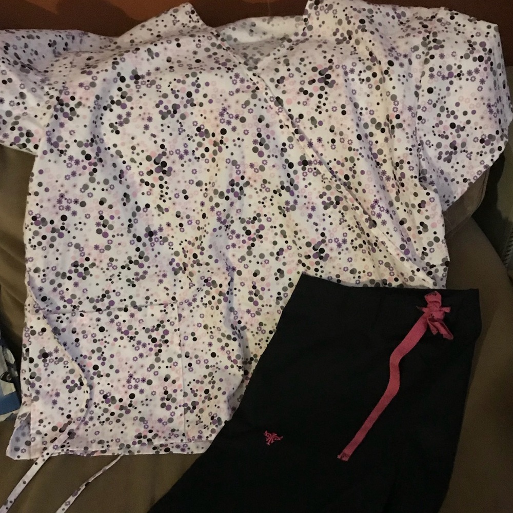 Scrub set